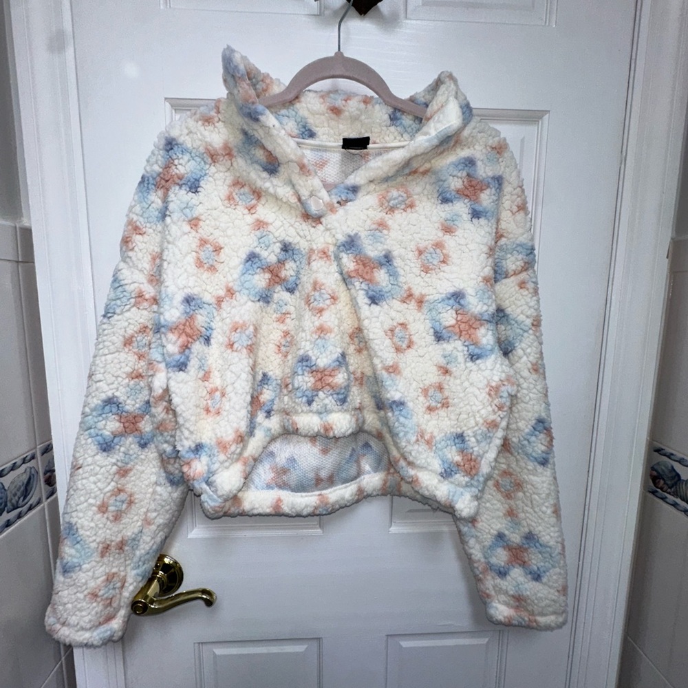 PacSun Cream Fleece with Pastel Accents